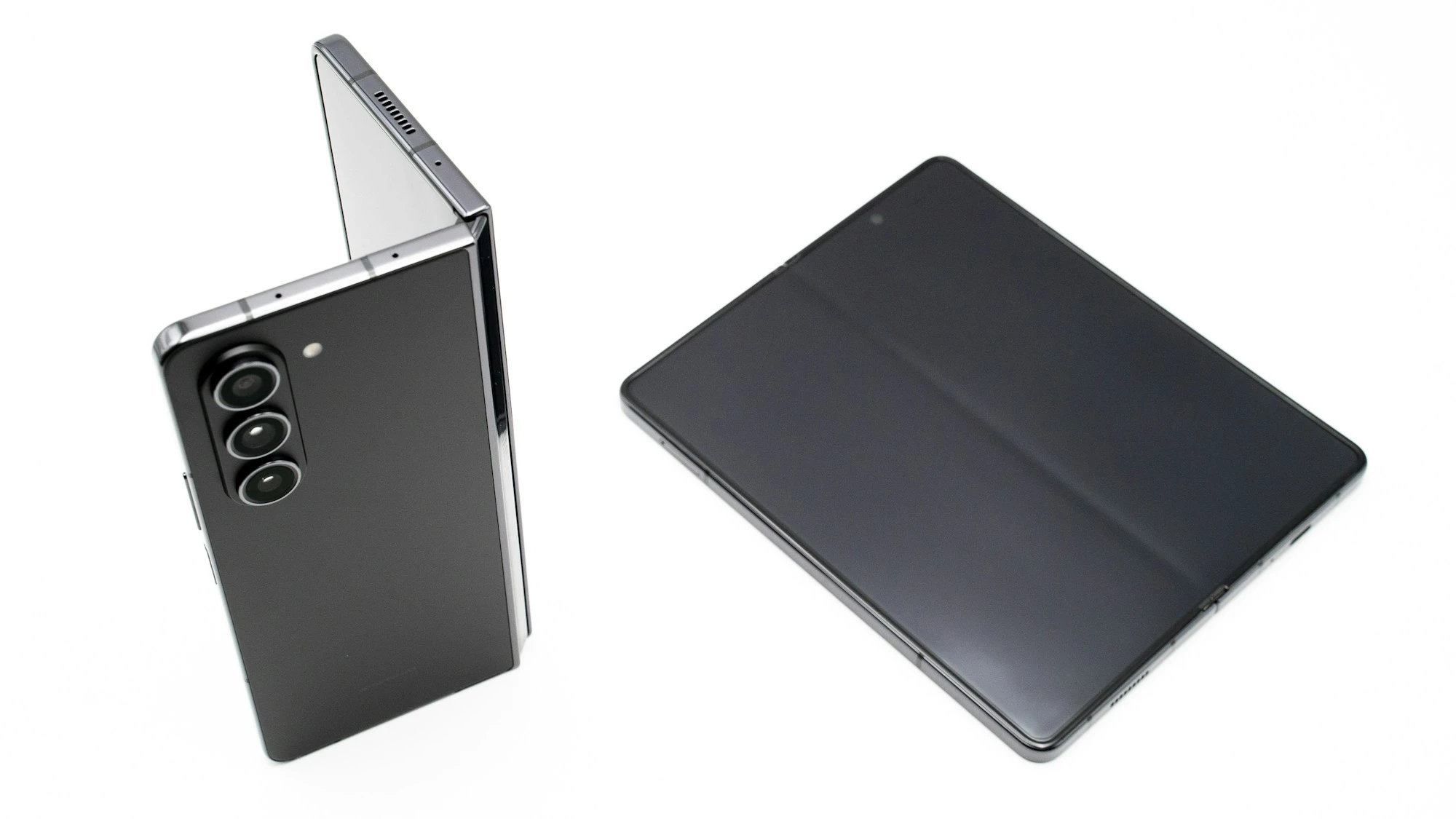 Samsung Galaxy Z Fold5 inteiro, aberto e fechado, como referência de aparelho dobrável